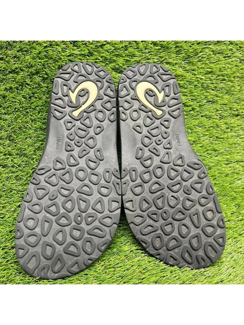 OluKai Ohana Mens Size 11 Black Gray Beach Outdoor Casual Flip Flops Sandals